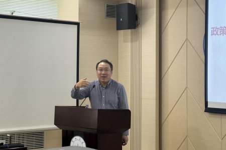 青藏高原人文环境数据智能实验室
举办政策智能学术讲座