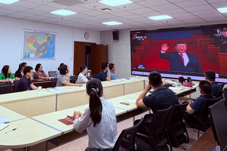青藏高原人文环境研究院教工党支部深入学习习近平总书记出席西藏自治区成立60周年庆祝活动的
重要讲话精神